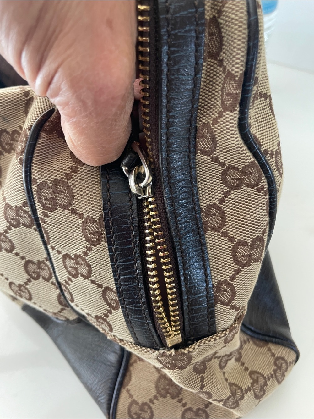 Vintage Well Loved Gucci Bag - Picture 7 of 11